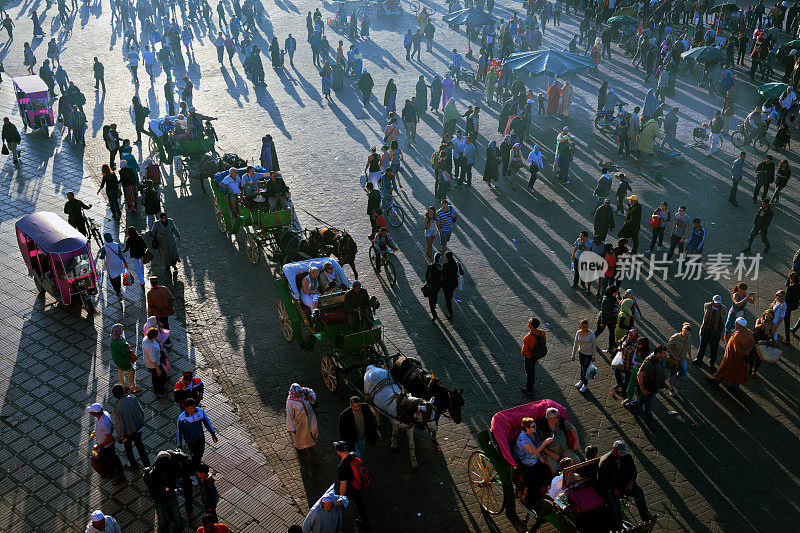 晚上Djemaa El Fna广场，马拉喀什，摩洛哥